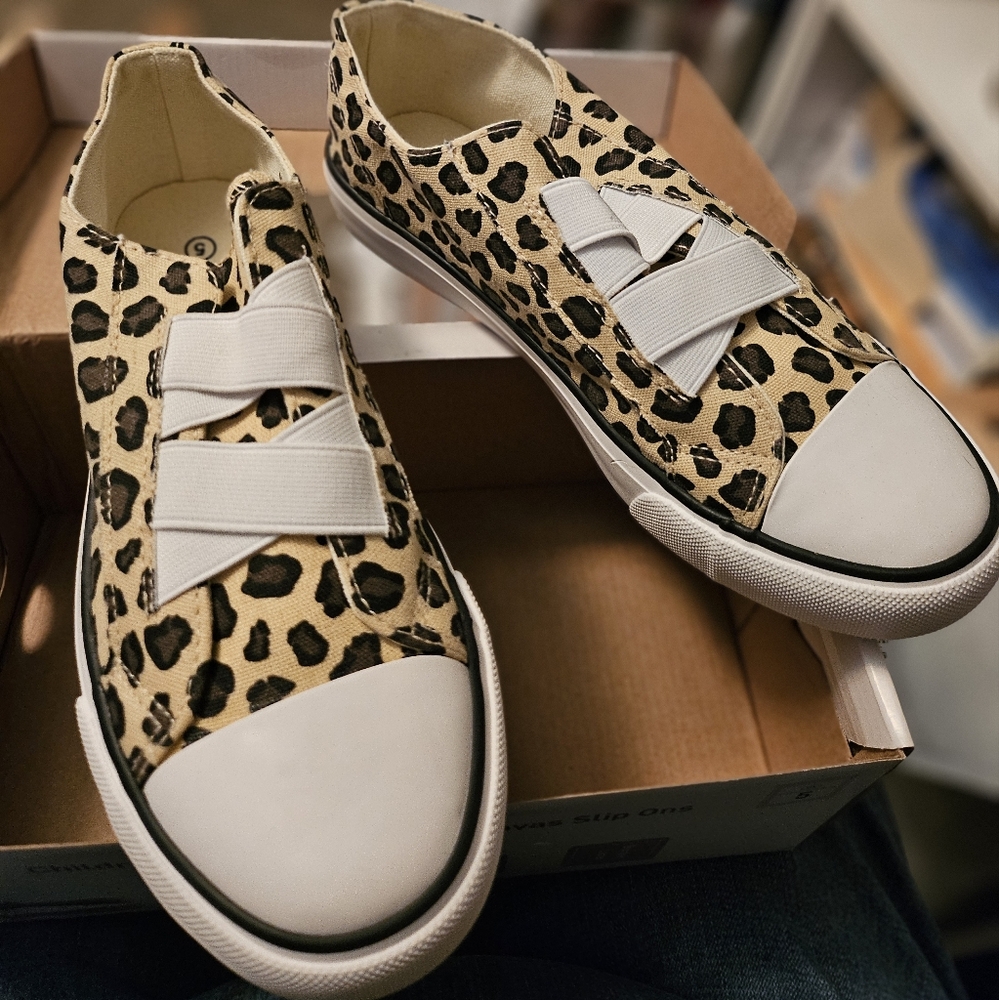 New! Kids Animal print sneakers